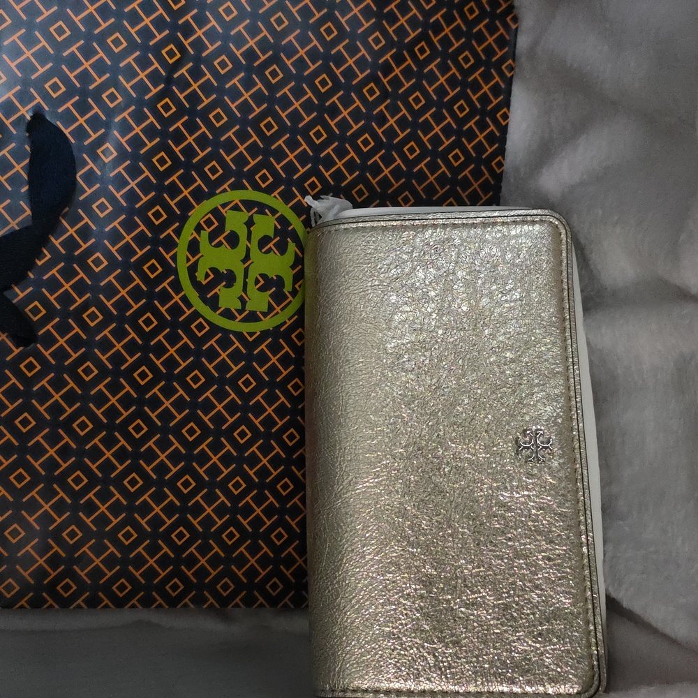 NWT Tory Burch Elegant White Gold Women's Clutch and Cardholder Set - Picture 7 of 8